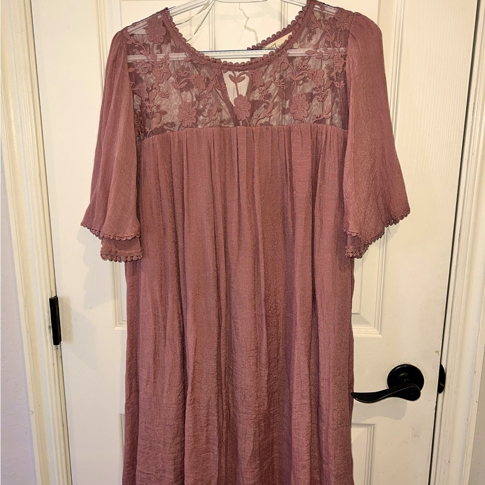 Mauve 1x key hole button on back